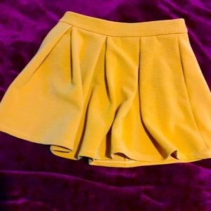 Mustard pleated mini skirt